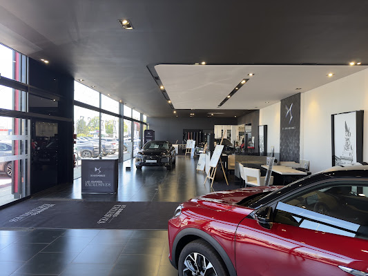 DS STORE TOURS, garage à Tours