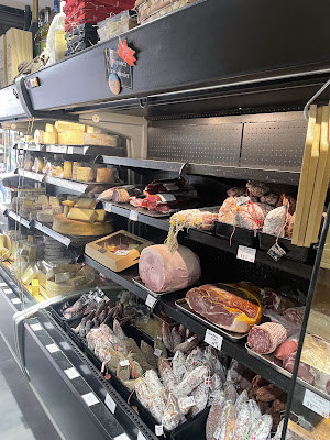Au petit terroir Annecy – fromagerie, épicerie fine et paniers garnis., traiteur à Annecy