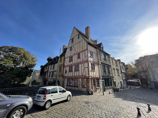 Maison du Pilier rouge, agence de voyage à Le Mans