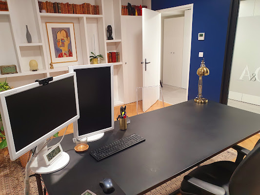 Violaine Détrie, avocate à Grenoble en droit de la famille, droit des mineurs, droit pénal et dommages corporels, avocat à Grenoble